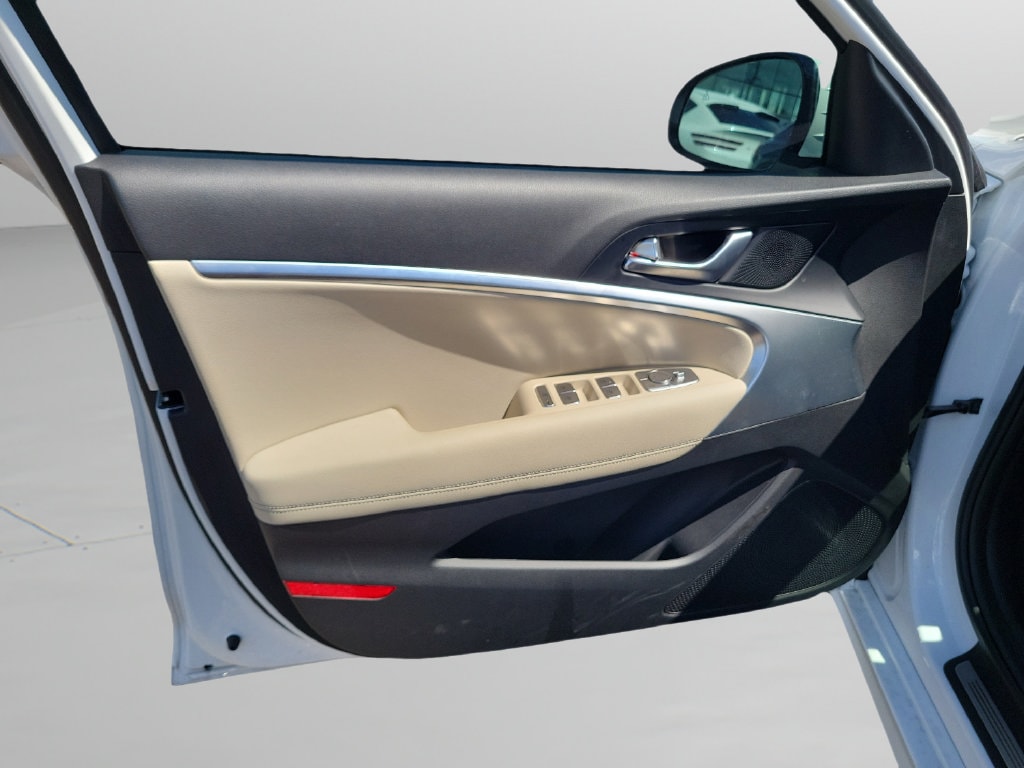 2026 GENESIS G70 Standard - Photo 18