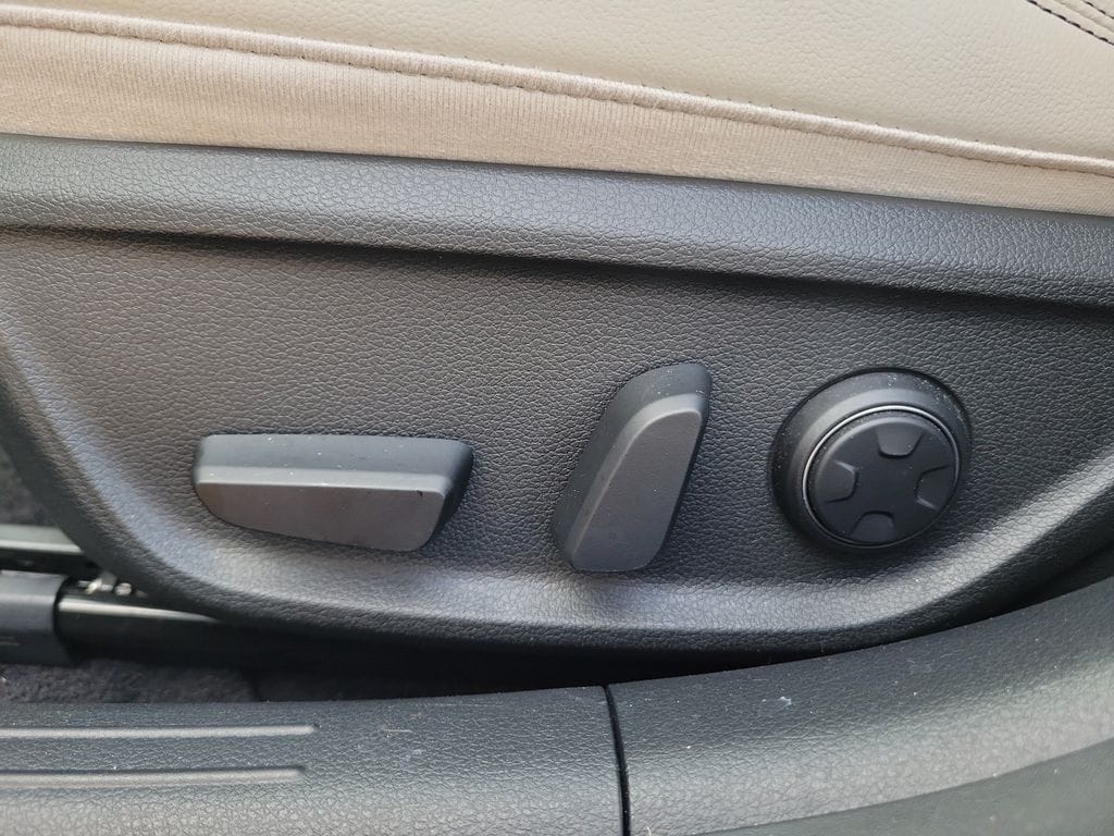2025 GENESIS G70 Standard - Photo 15