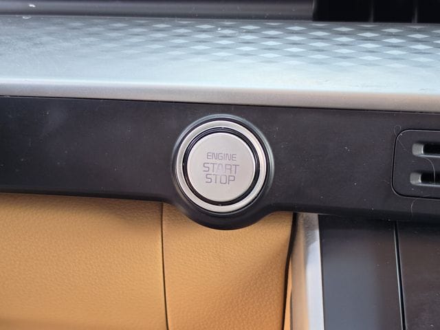 2024 Kia Carnival LX Seat Pkg - Photo 37