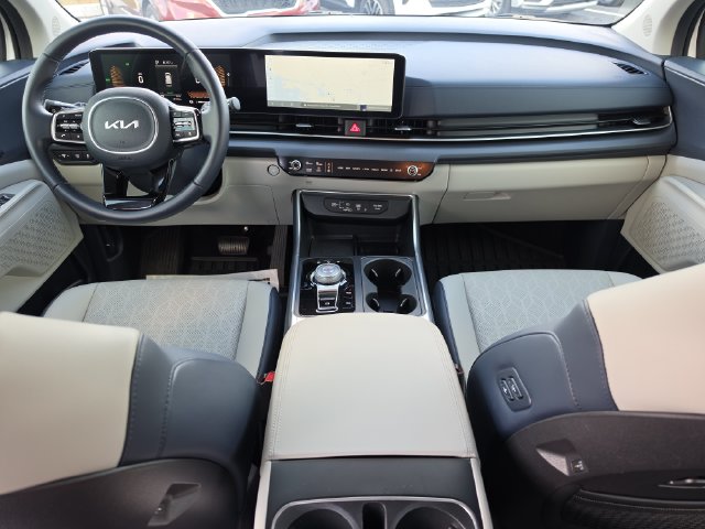 2025 Kia Carnival EX - Photo 24