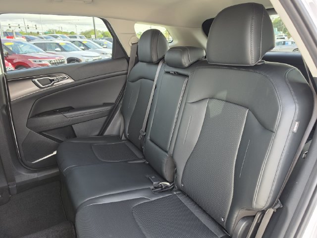 2025 Kia Sportage EX - Photo 26