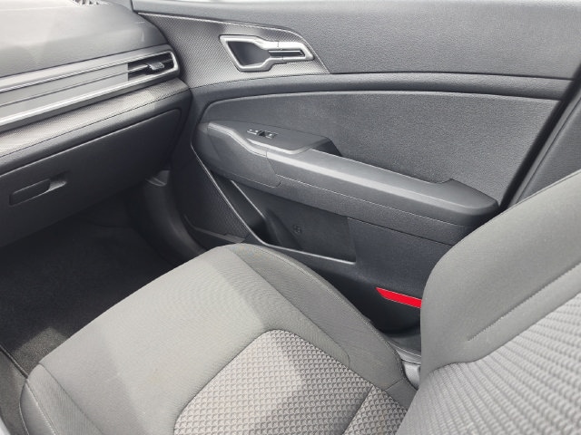 2023 Kia Sportage LX - Photo 24