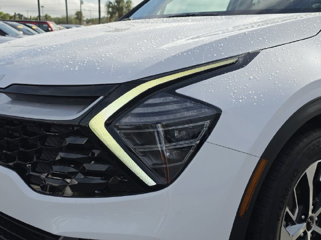 2025 Kia Sportage EX - Photo 18