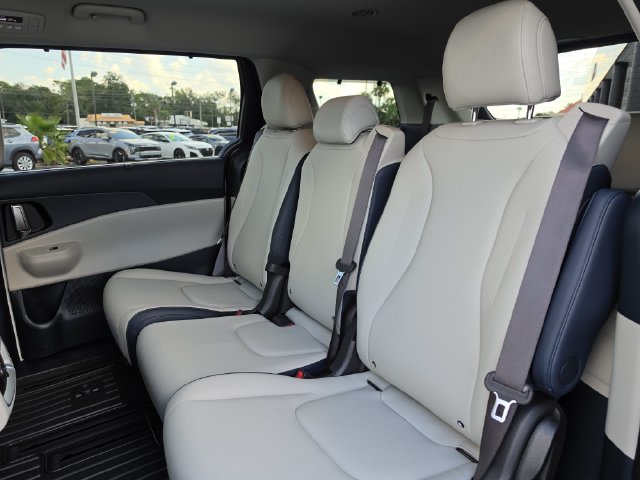 2025 Kia Carnival EX - Photo 29