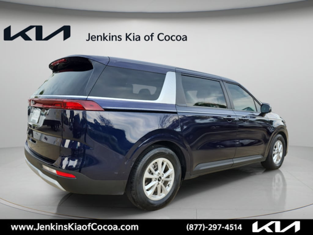 Used 2024 Kia Carnival LX Minivan/Van
