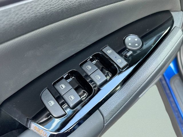 2025 Kia Sportage EX - Photo 16