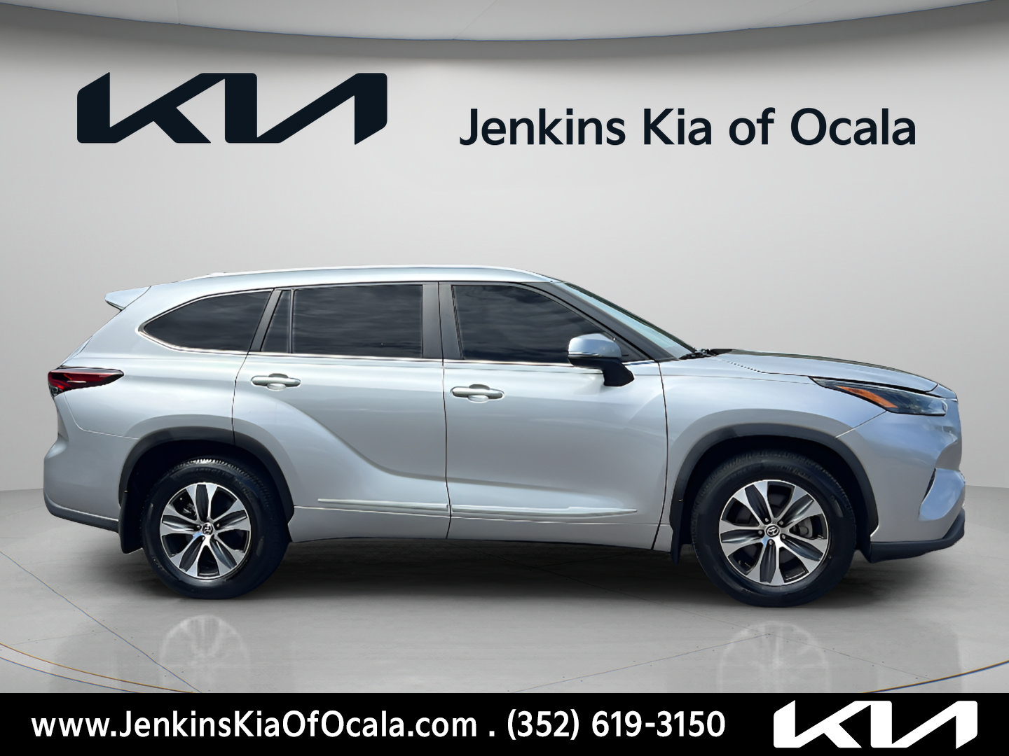 Used 2024 Toyota Highlander LE SUV
