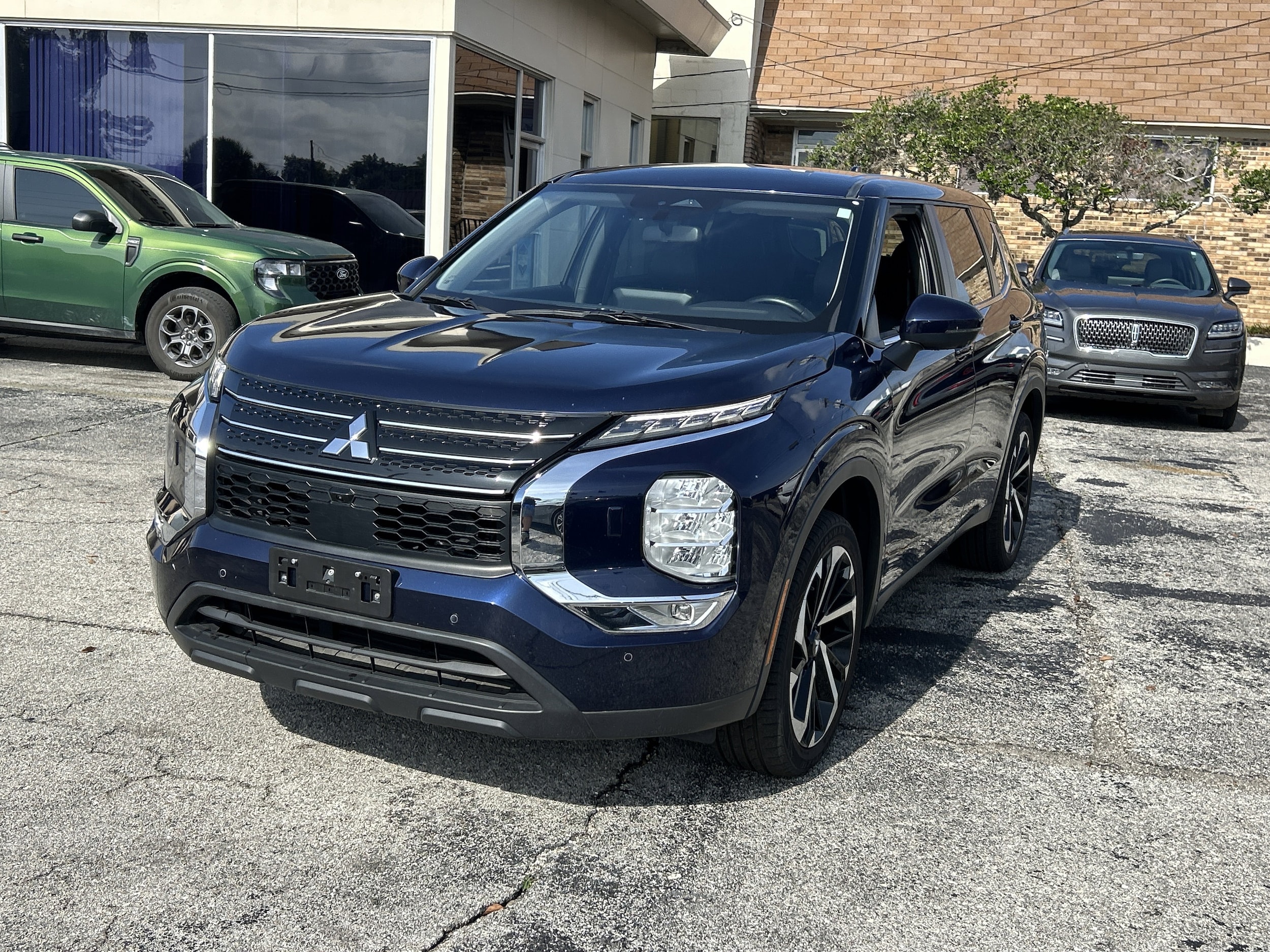 2023 Mitsubishi Outlander SE - Photo 8