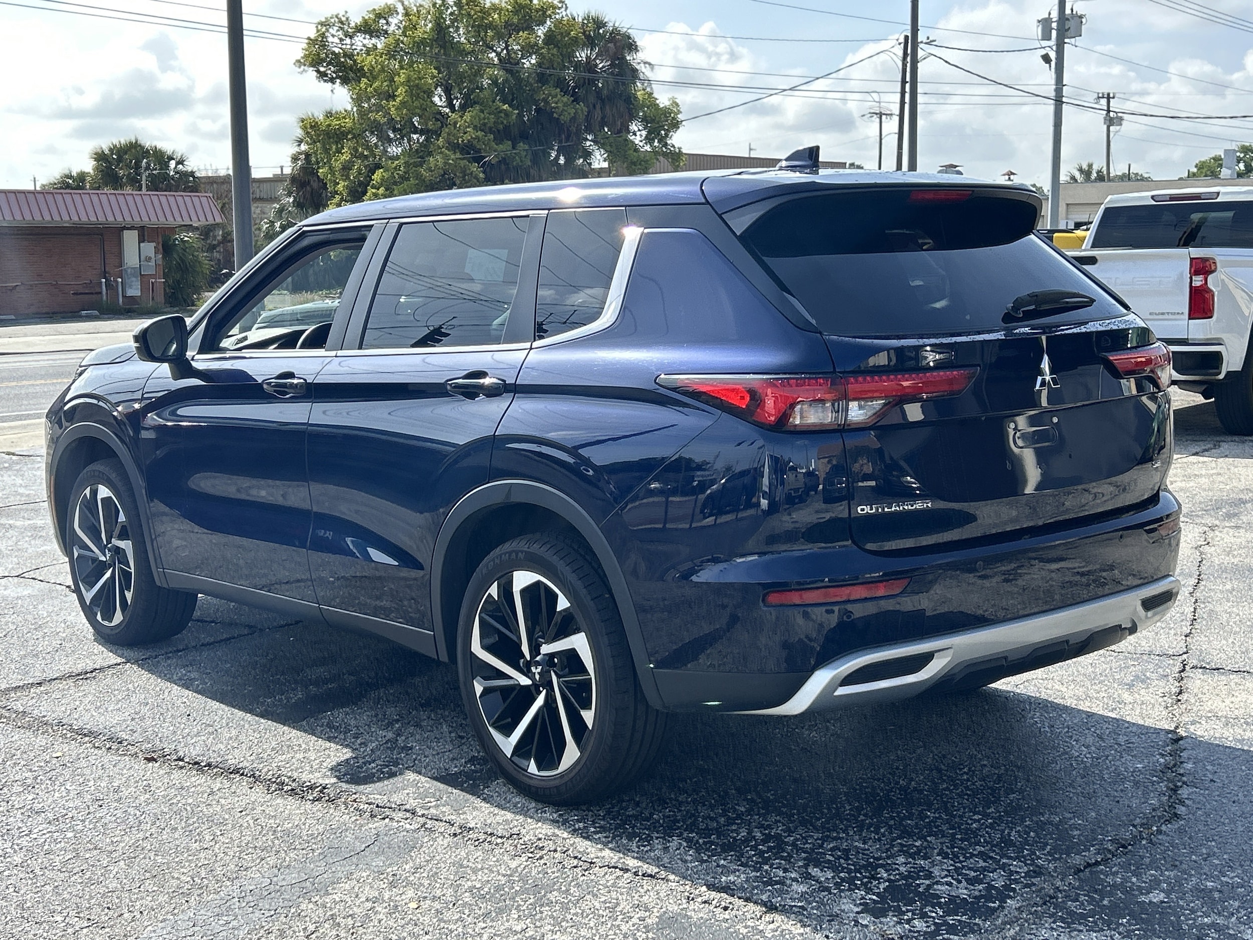 2023 Mitsubishi Outlander SE - Photo 7