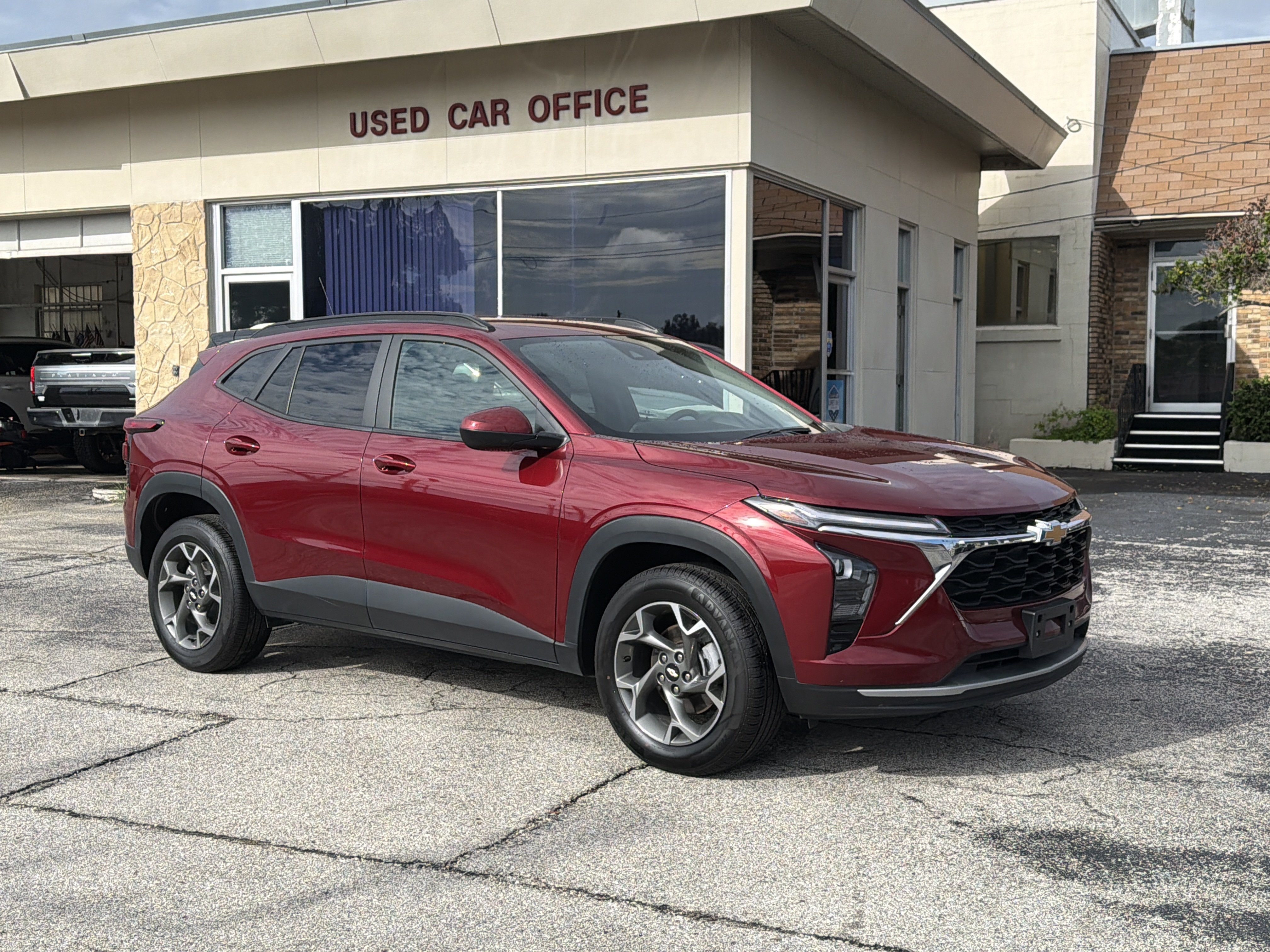 Used 2025 Chevrolet Trax LT SUV