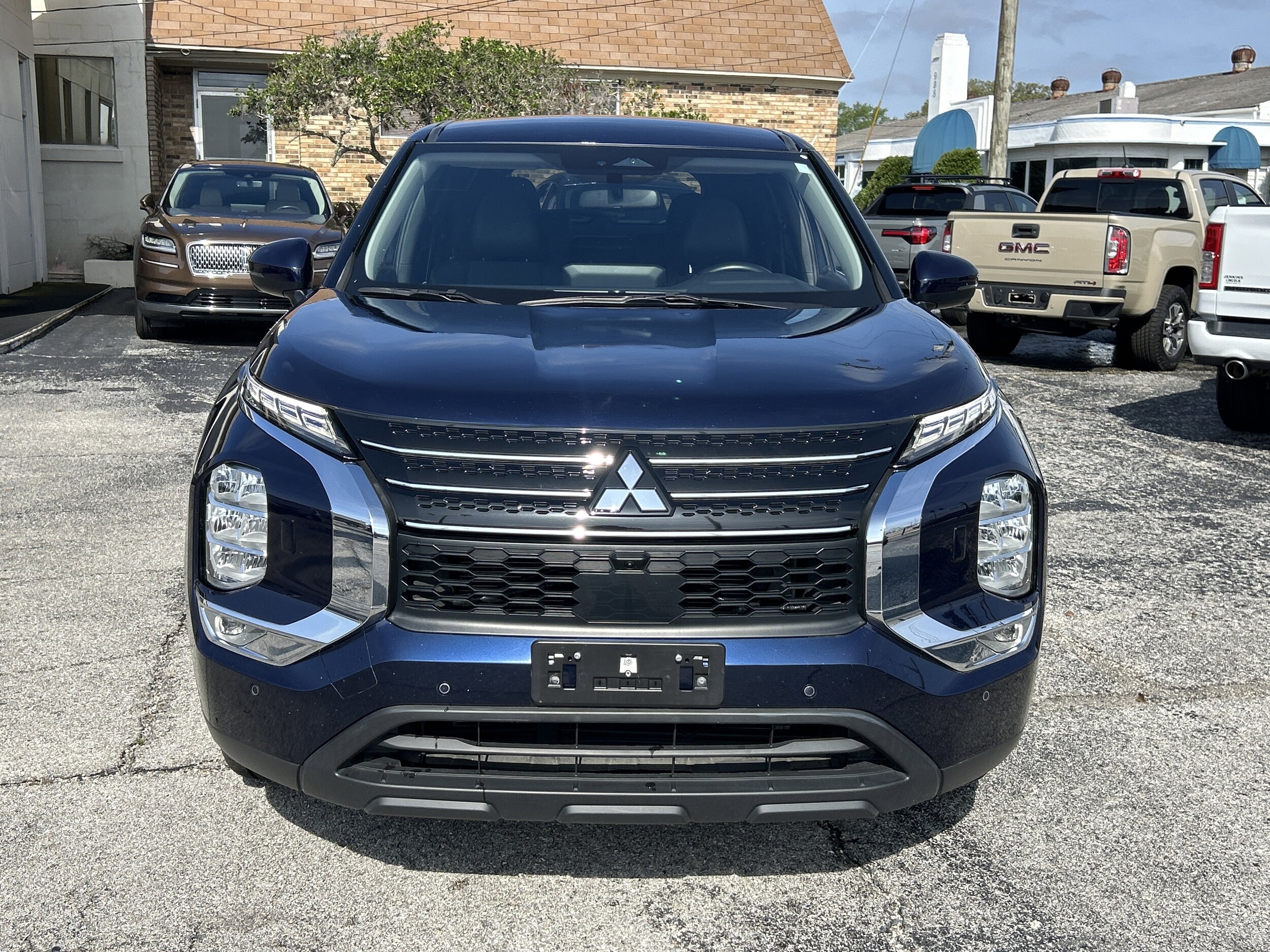 2023 Mitsubishi Outlander SE - Photo 9