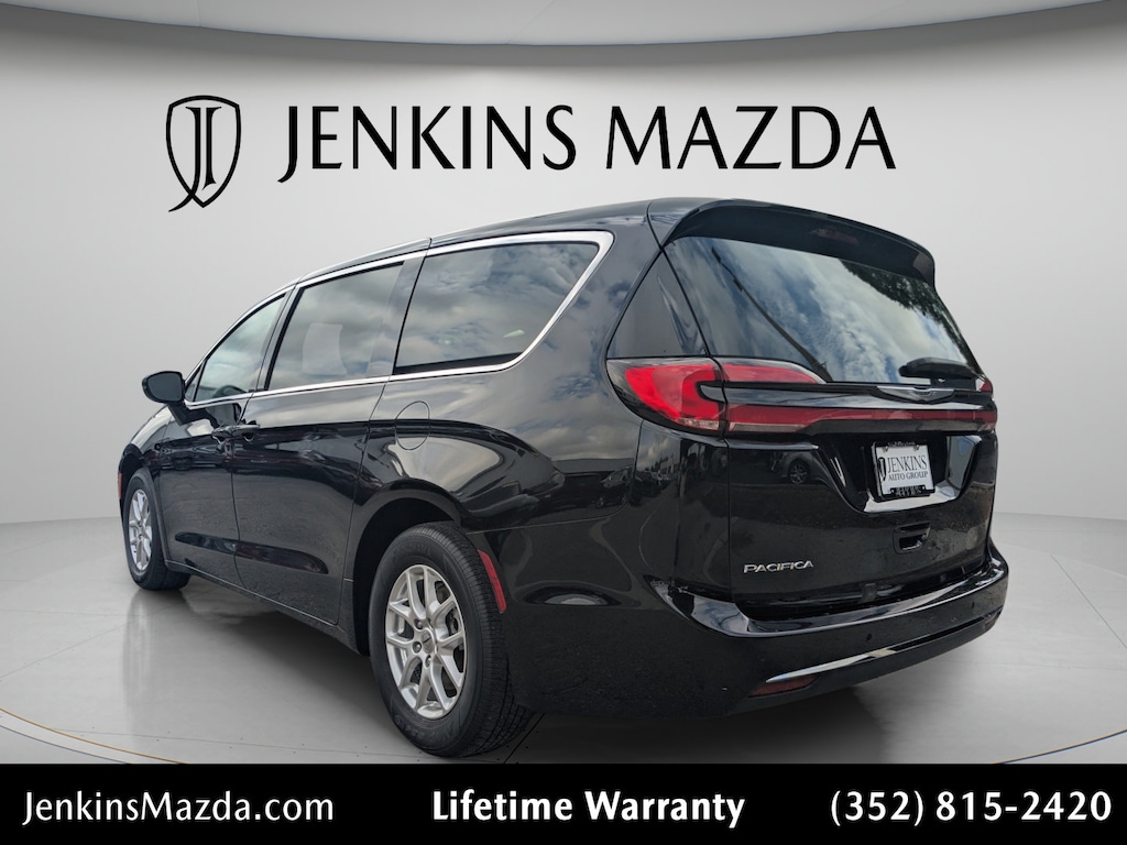 Used 2024 Chrysler Pacifica Touring L Minivan/Van