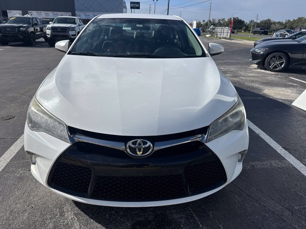 Used 2017 Toyota Camry SE Sedan
