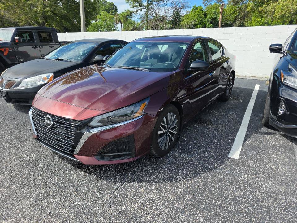 Used 2024 Nissan Altima 2.5 SV Sedan