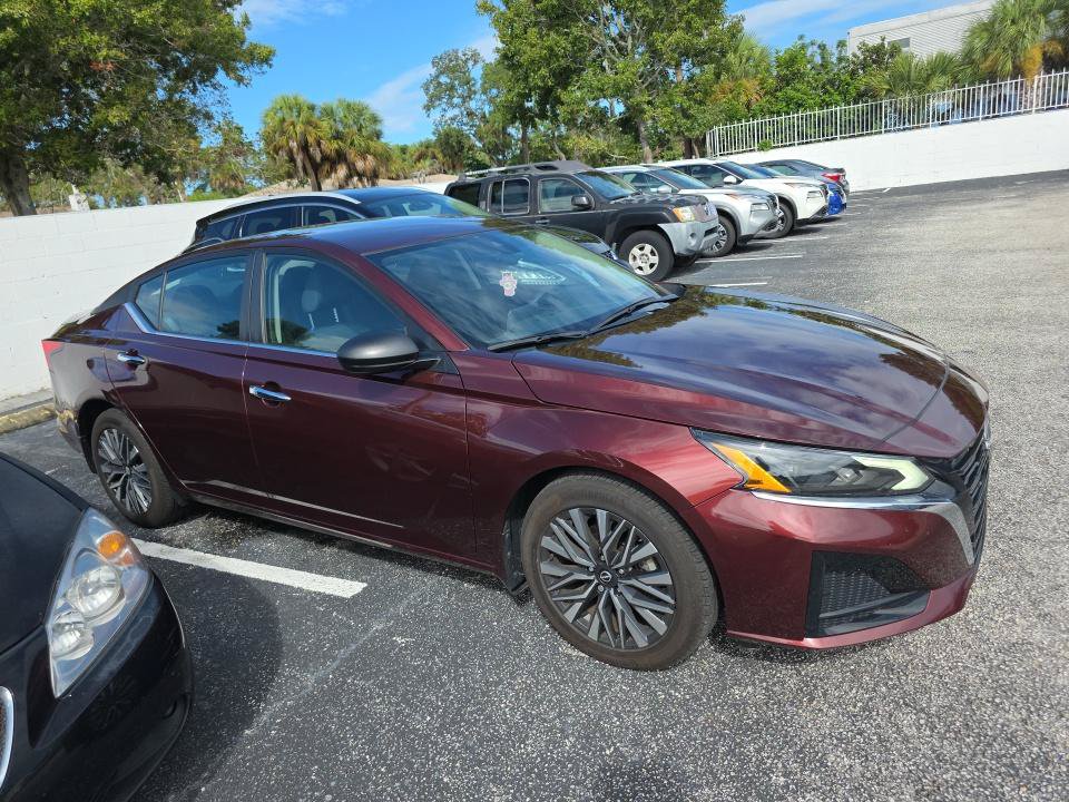 Used 2024 Nissan Altima 2.5 SV Sedan