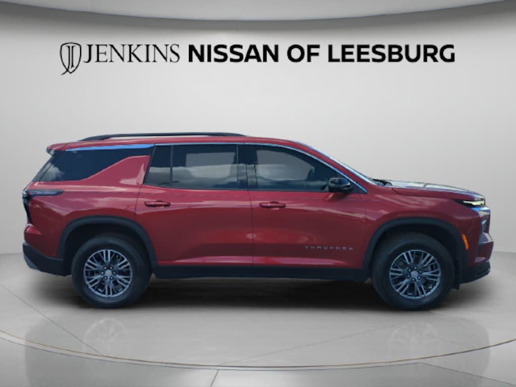Used 2024 Chevrolet Traverse LT SUV