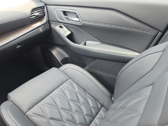 2025 Nissan Rogue Platinum - Photo 27
