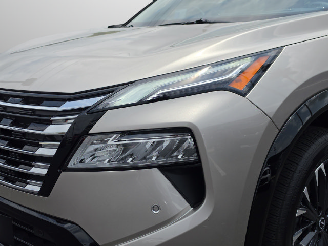 2025 Nissan Rogue Platinum - Photo 17