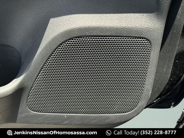 2024 Nissan Versa Sedan SR - Photo 31