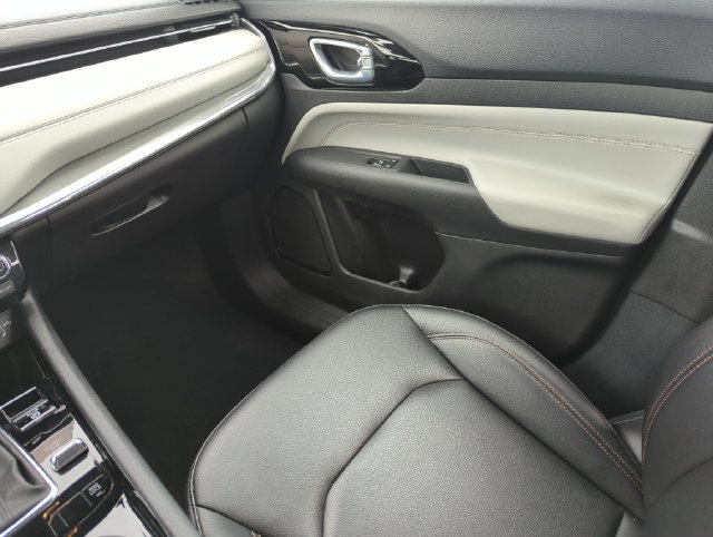 2024 Jeep Compass Limited - Photo 27