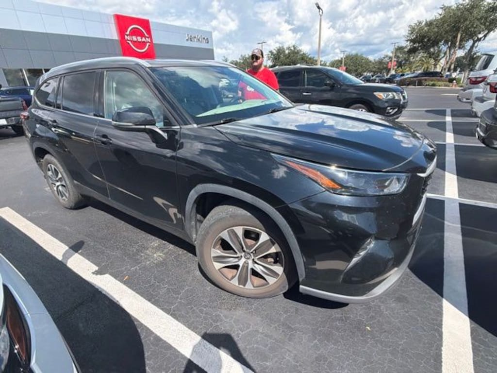 Used 2022 Toyota Highlander XLE SUV