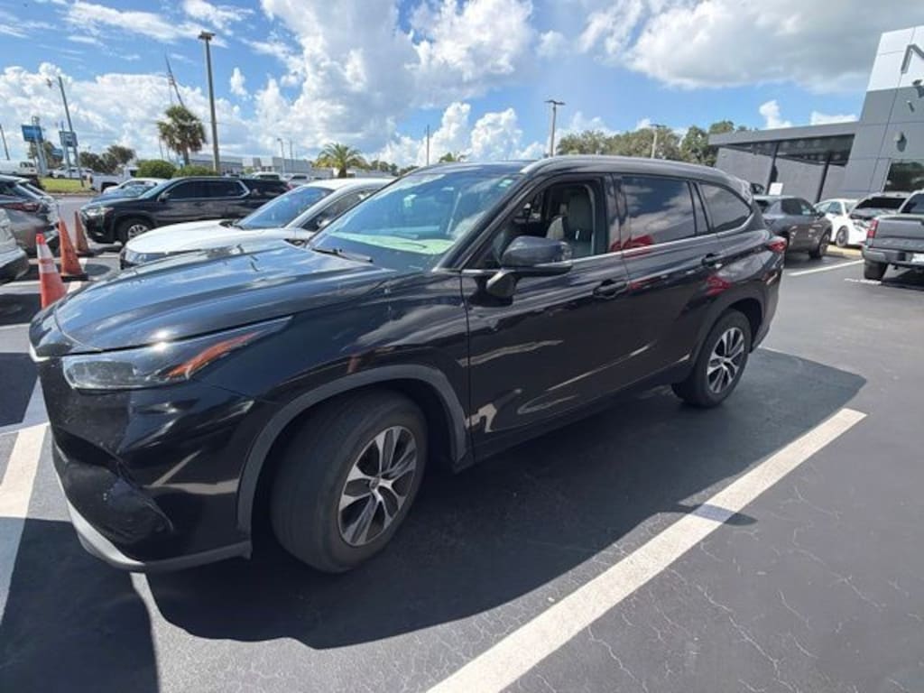 Used 2022 Toyota Highlander XLE SUV
