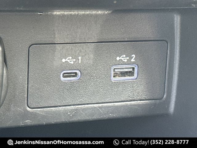 2024 Nissan Versa Sedan SR - Photo 37