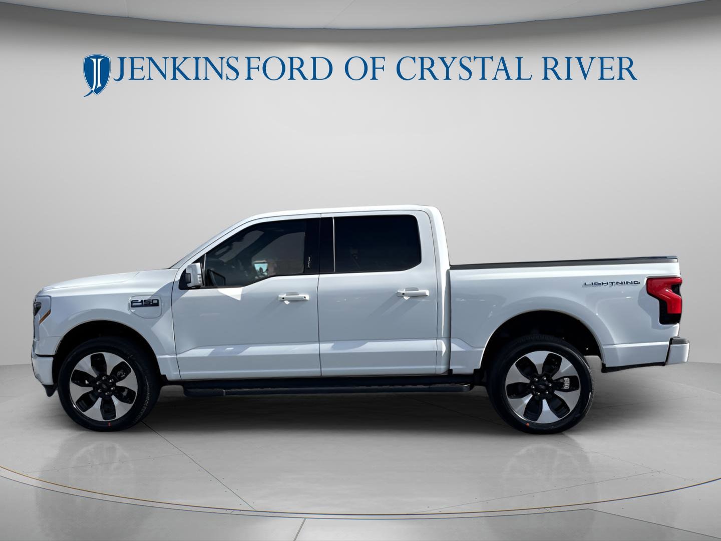 2025 Ford F-150 Lightning Platinum - Photo 15