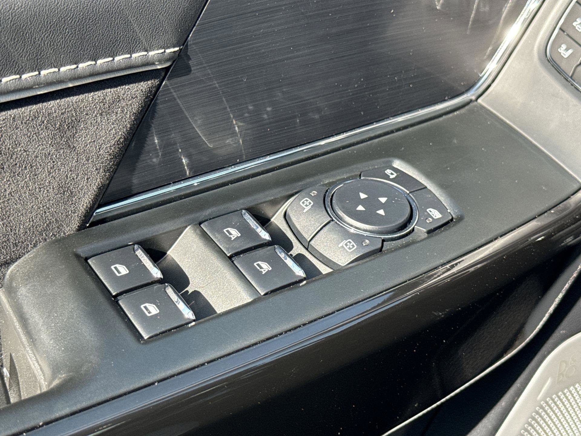 2025 Ford F-150 Lightning Platinum - Photo 33