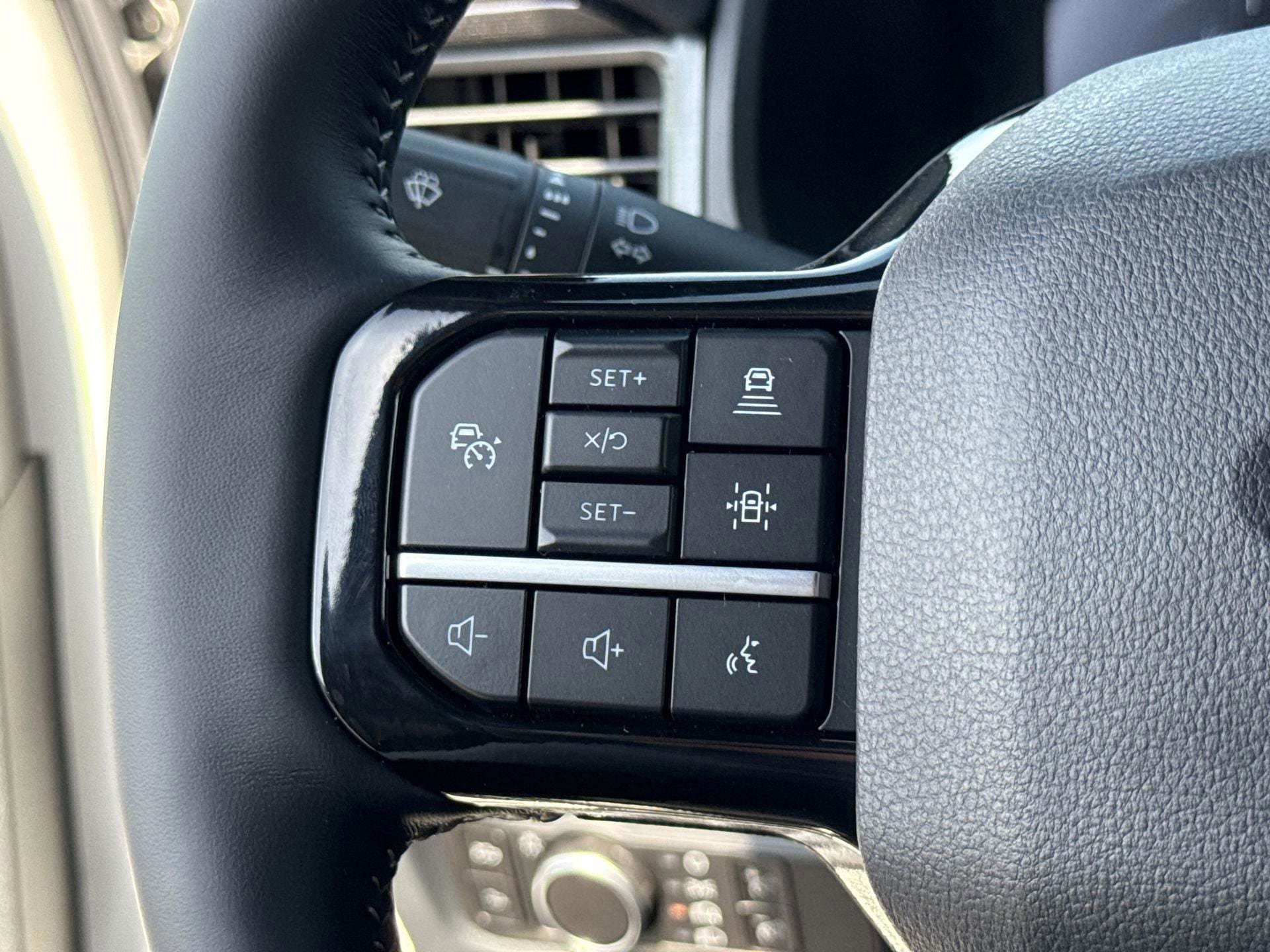 2025 Ford F-150 Lightning Platinum - Photo 31