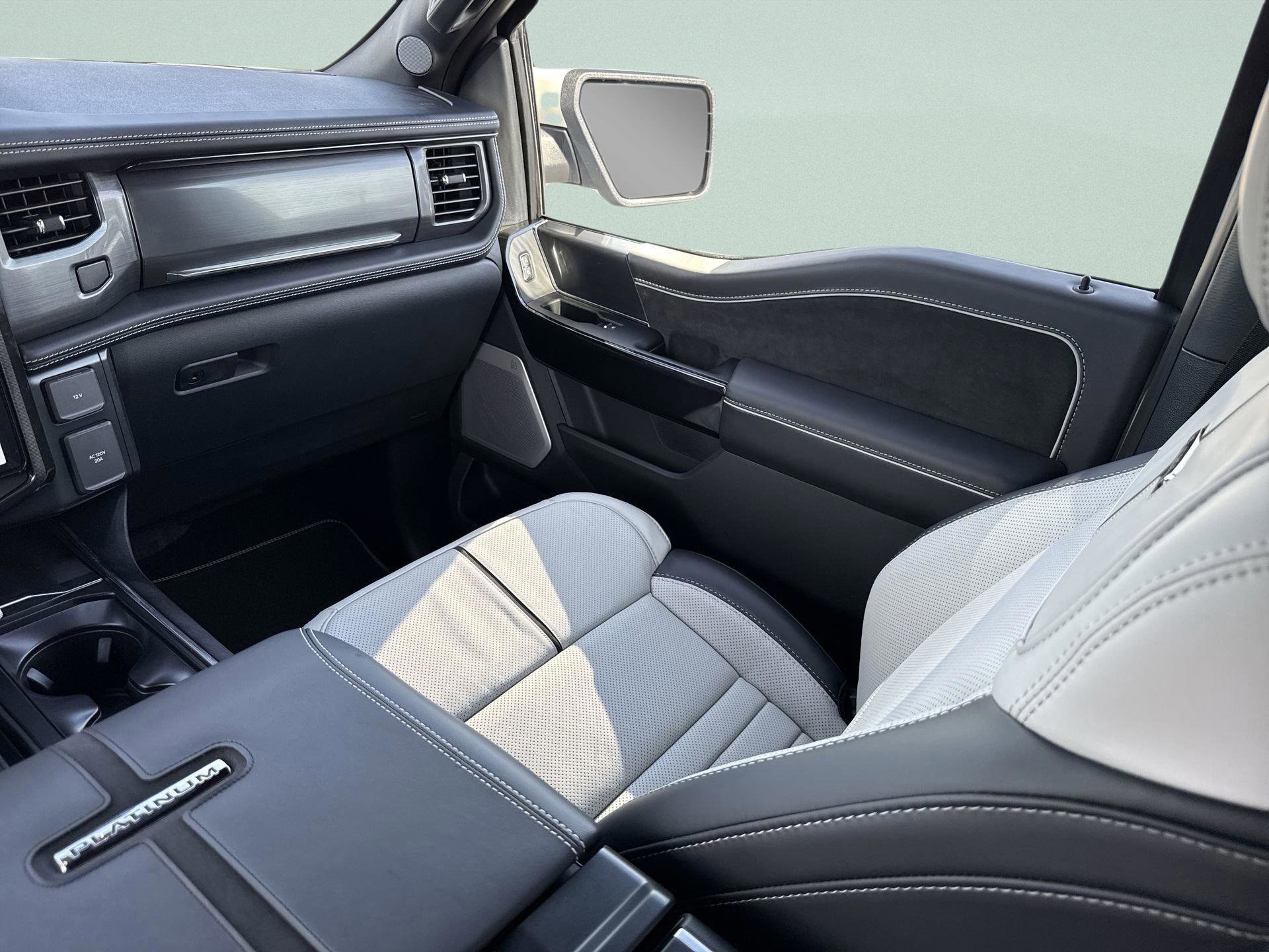 2025 Ford F-150 Lightning Platinum - Photo 29