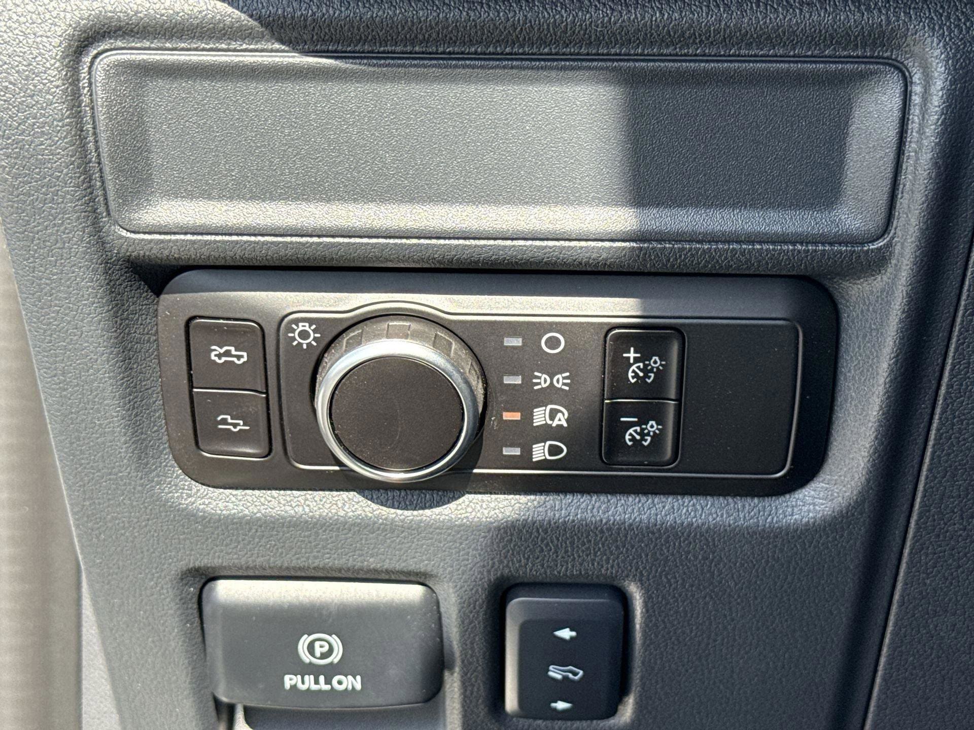 2025 Ford F-150 Lightning Platinum - Photo 47