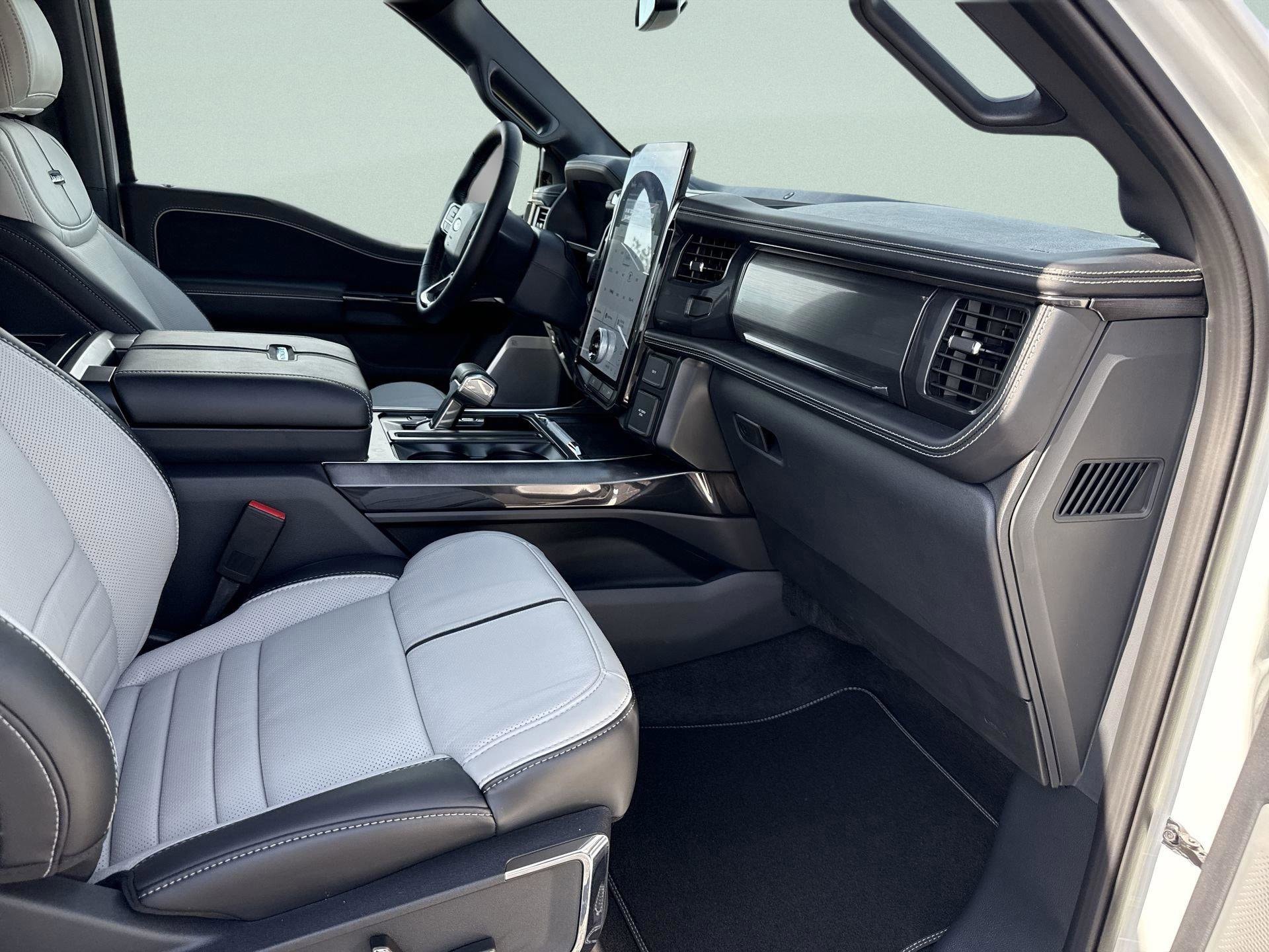 2025 Ford F-150 Lightning Platinum - Photo 23