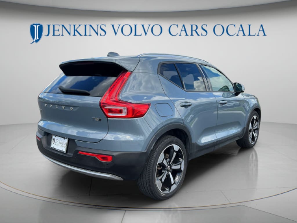Used 2020 Volvo XC40 Momentum SUV