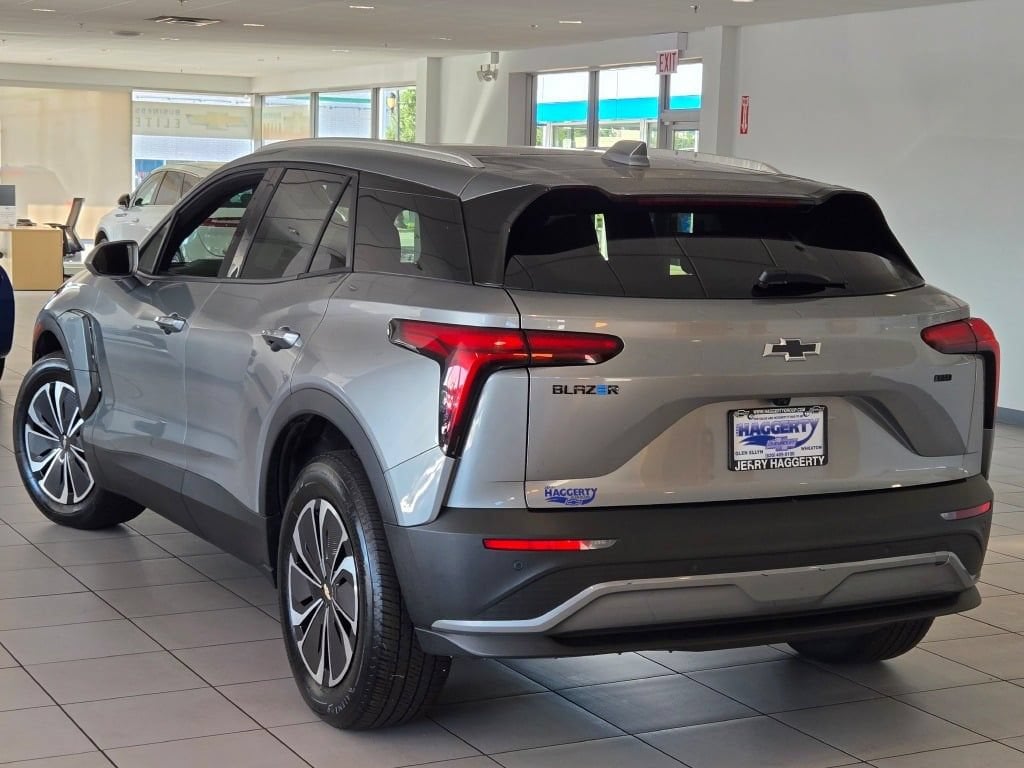2024 Chevrolet Blazer EV LT - Photo 13