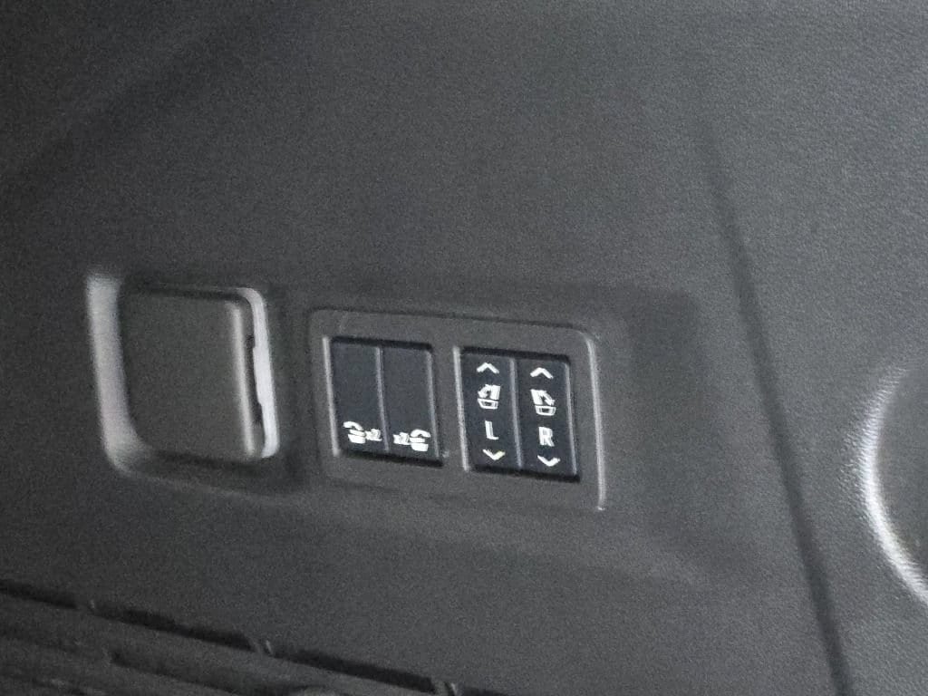 2025 Chevrolet Tahoe Premier - Photo 16