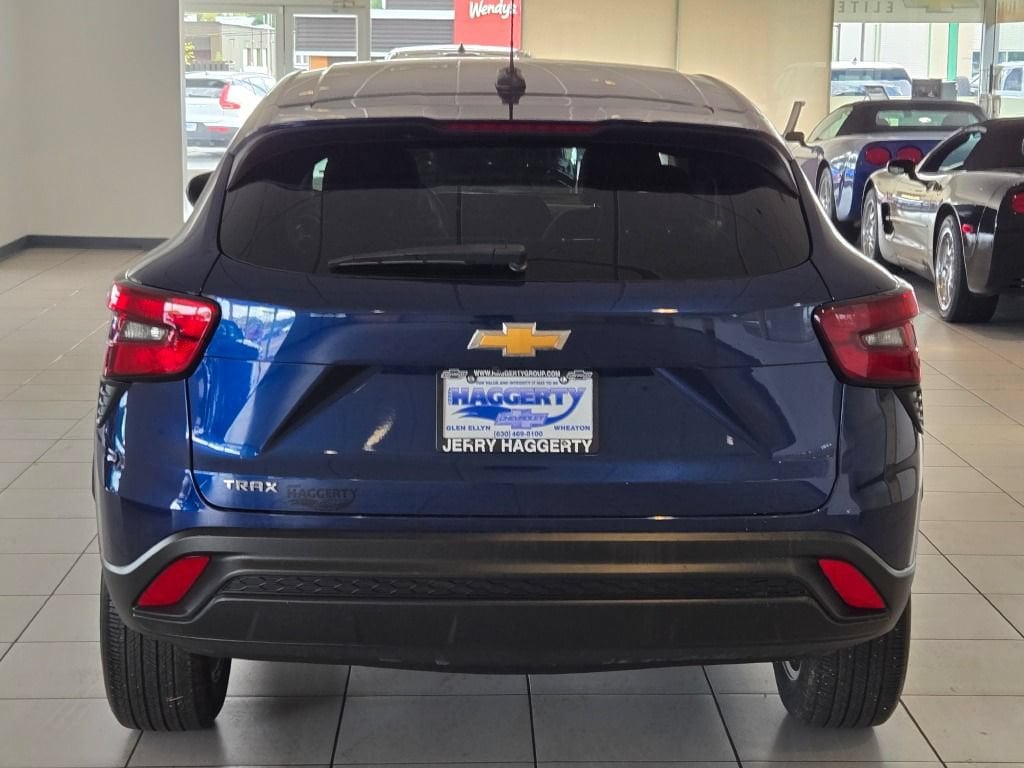 2024 Chevrolet Trax LS - Photo 8