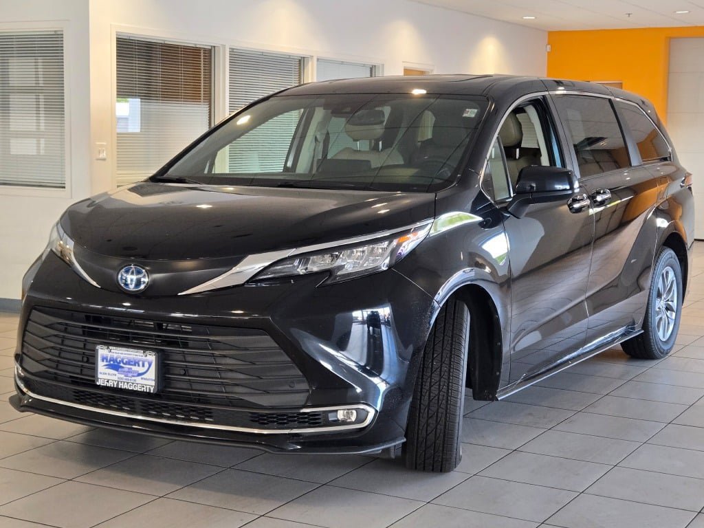 Used 2023 Toyota Sienna XLE