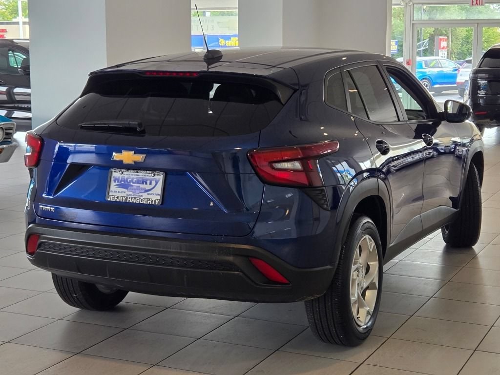 2024 Chevrolet Trax LS - Photo 7