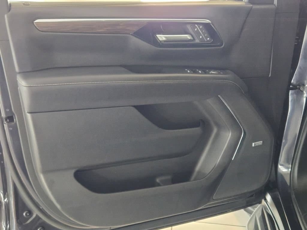 2025 Chevrolet Tahoe Premier - Photo 23