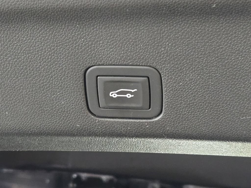 2025 Chevrolet Tahoe Premier - Photo 17