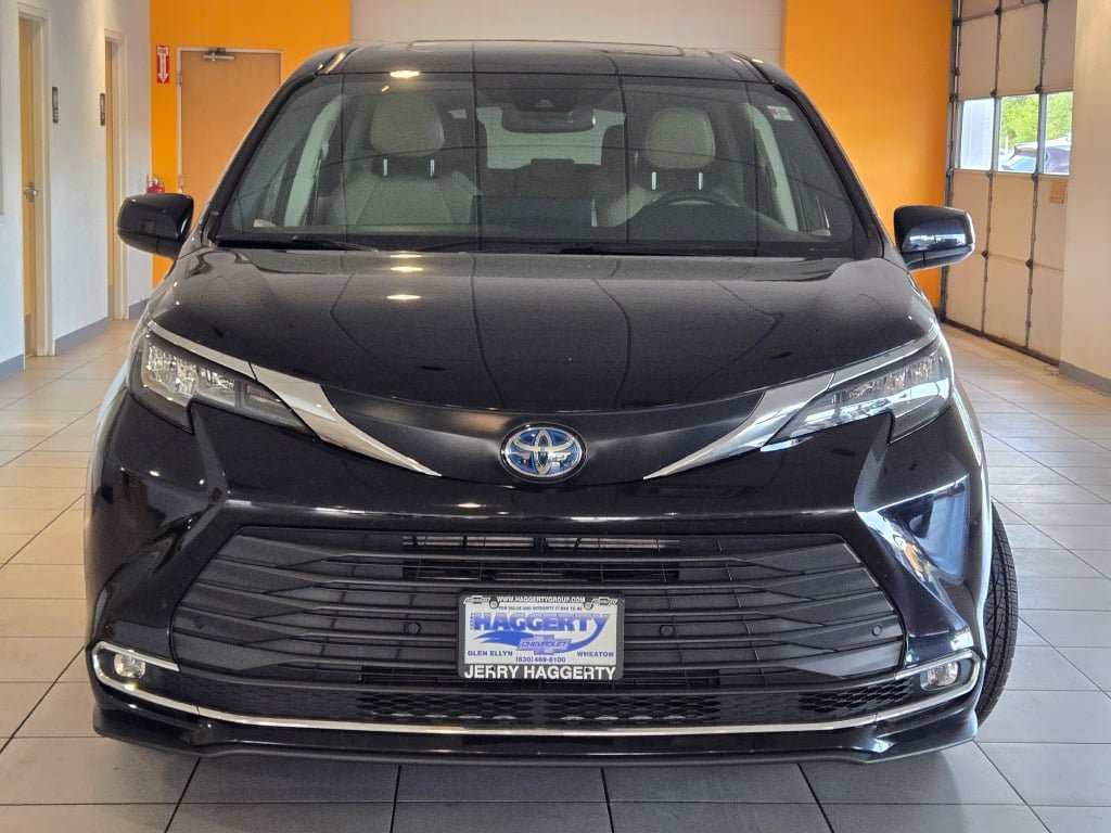 Used 2023 Toyota Sienna XLE