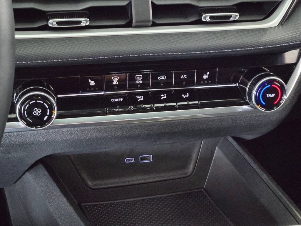 2025 Chevrolet Equinox LT - Photo 24