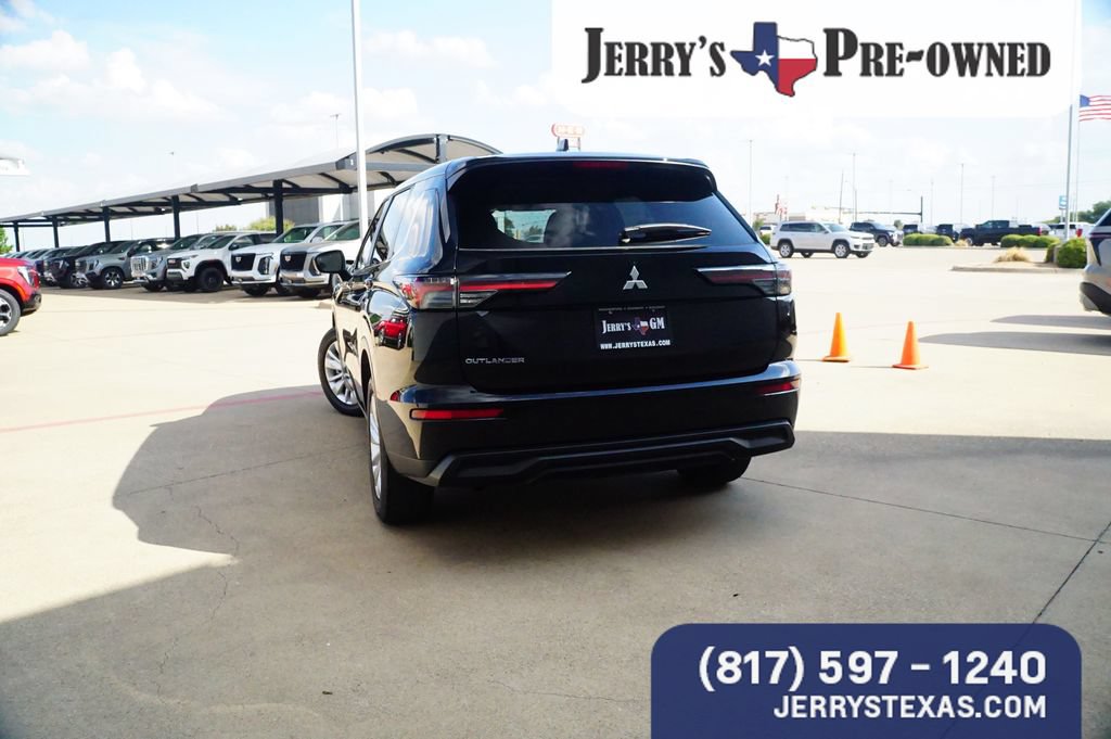 Used 2025 Mitsubishi Outlander ES SUV