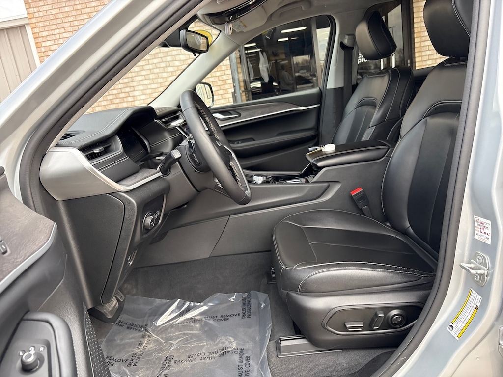 Used 2023 Jeep Grand Cherokee Limited SUV
