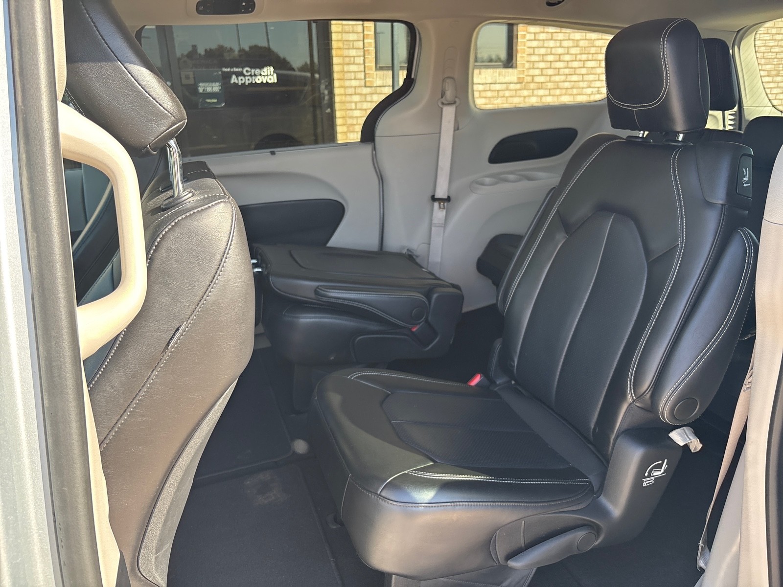 Used 2023 Chrysler Pacifica Touring L