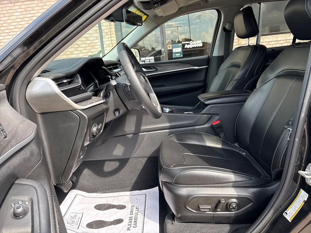 Used 2023 Jeep Grand Cherokee Limited SUV