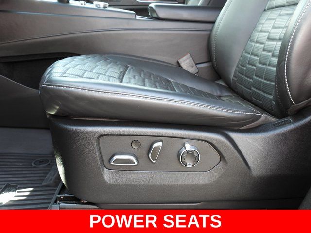 2023 Cadillac Escalade V-Series - Photo 19