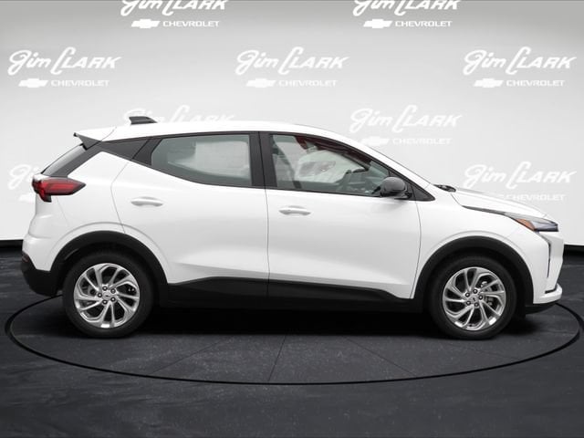 2027 Chevrolet Bolt LT - Photo 13