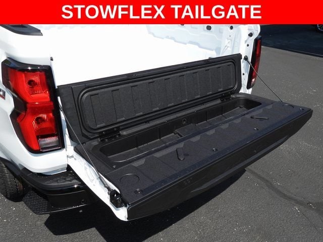 2026 Chevrolet Colorado Z71 - Photo 2